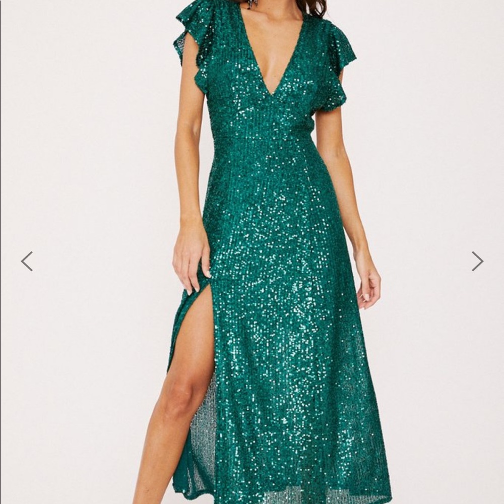 Sparkling sequin green dress to shine all night.